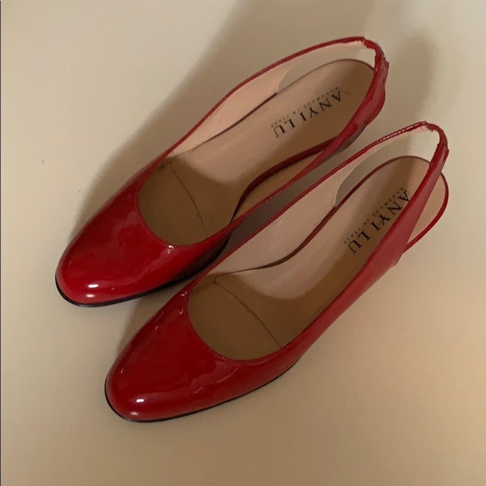 Red sling back kitten heal